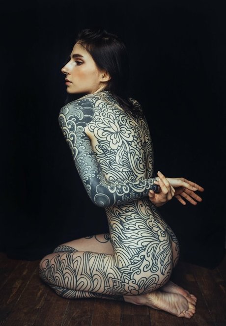 Naakte gelekte OnlyFans-foto van Noemie Doragon