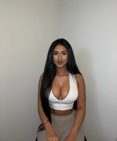 Naakte gelekte OnlyFans-foto van Kareena Bachra