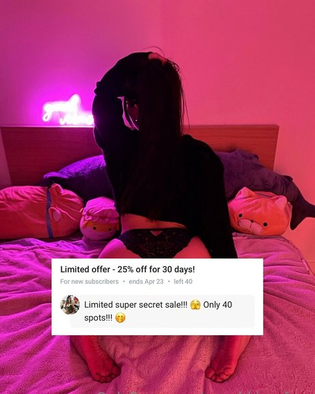 Naakte gelekte OnlyFans-foto van Peachkissxfree