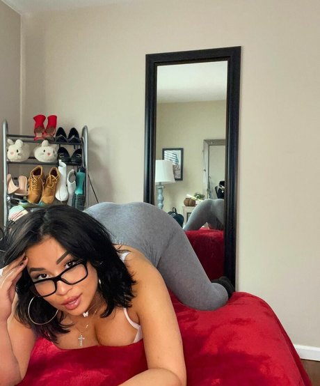 Naakte gelekte OnlyFans-foto van Elizabeth