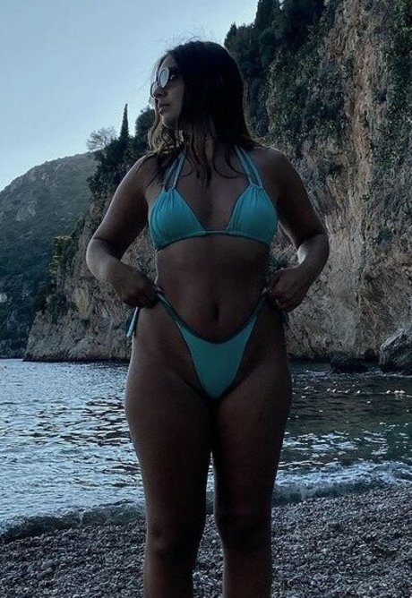 Naakte gelekte OnlyFans-foto van Debora Tanzo