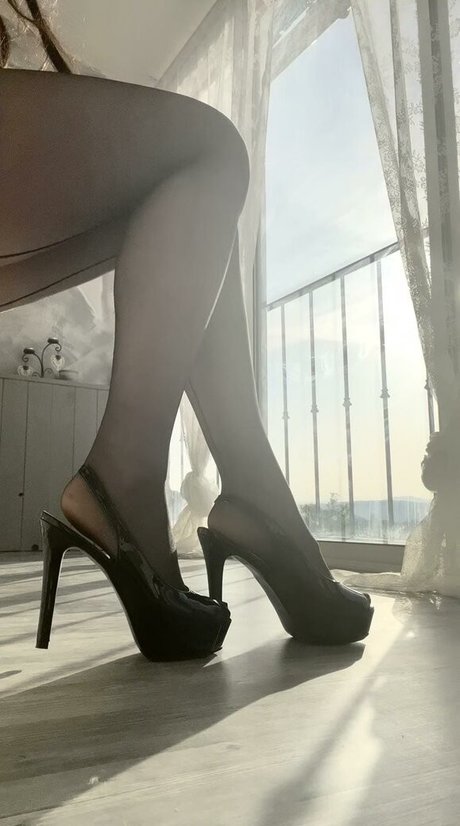 Naakte gelekte OnlyFans-foto van Elaena