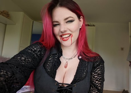 Naakte gelekte OnlyFans-foto van Ash Millman