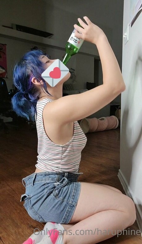 Naakte gelekte OnlyFans-foto van Haruphine