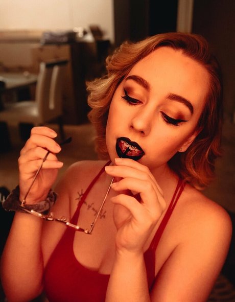 Naakte gelekte OnlyFans-foto van Waverlyluxe
