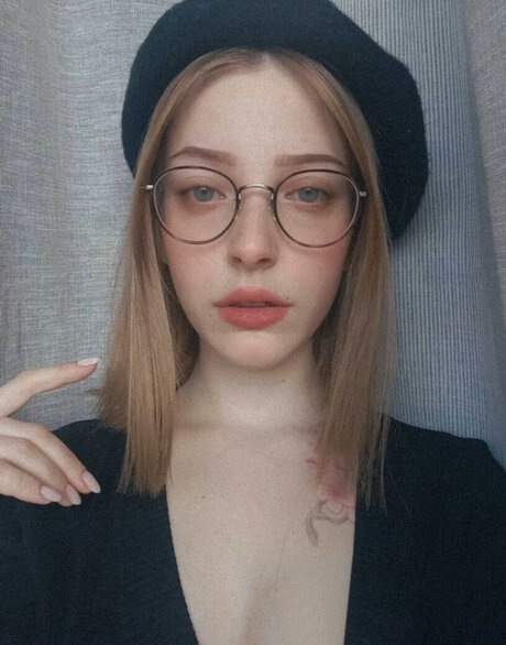 Naakte gelekte OnlyFans-foto van Agnese Innocente