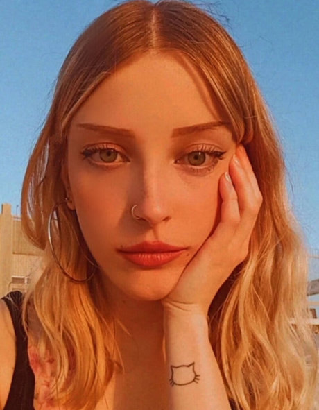 Naakte gelekte OnlyFans-foto van Agnese Innocente