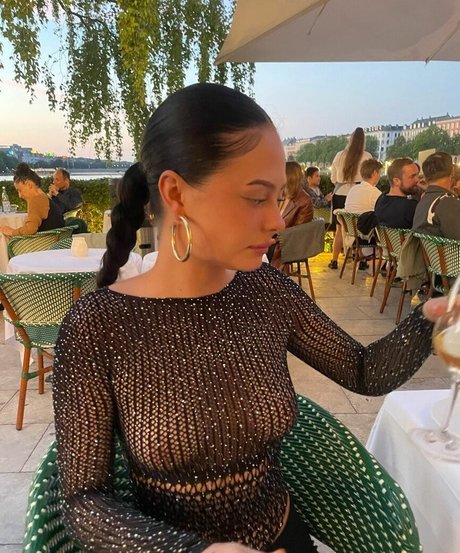 Naakte gelekte OnlyFans-foto van Aja Viola