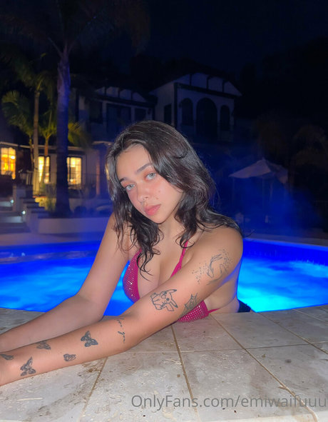 Naakte gelekte OnlyFans-foto van Emiserinaa