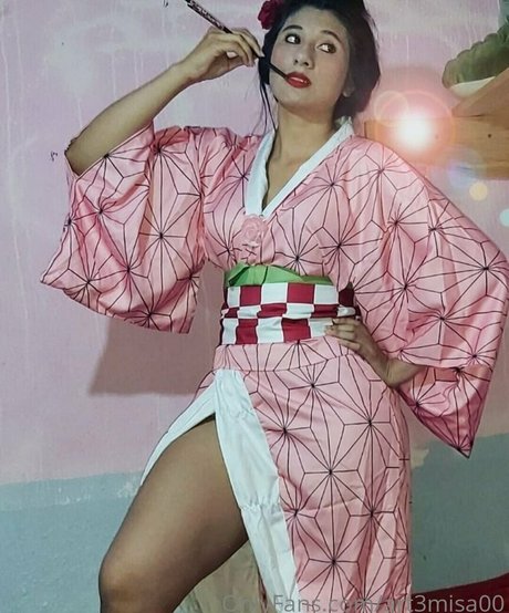 Naakte gelekte OnlyFans-foto van Art3misa00