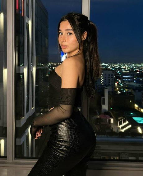 Naakte gelekte OnlyFans-foto van Rachel Raiychu