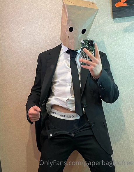 Naakte gelekte OnlyFans-foto van Paperbagfree