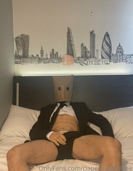 Naakte gelekte OnlyFans-foto van Paperbagfree