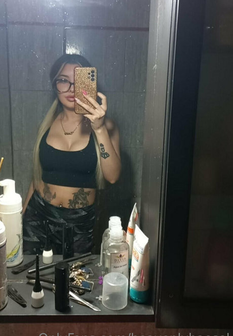 Naakte gelekte OnlyFans-foto van Heavenlyhaesel