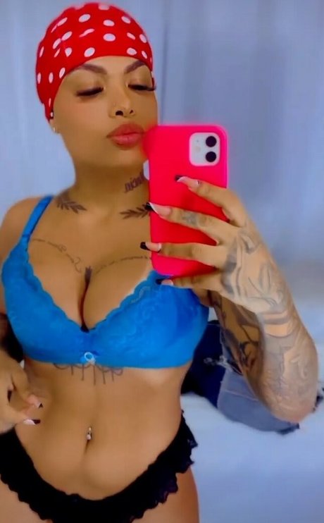 Naakte gelekte OnlyFans-foto van Boca Vermelha