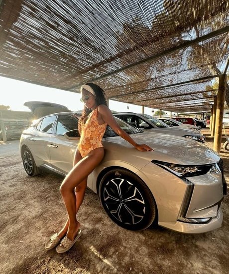 Naakte gelekte OnlyFans-foto van Nia Correia Ot