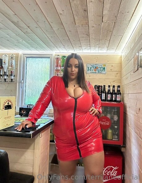Naakte gelekte OnlyFans-foto van Terrijaneofficial