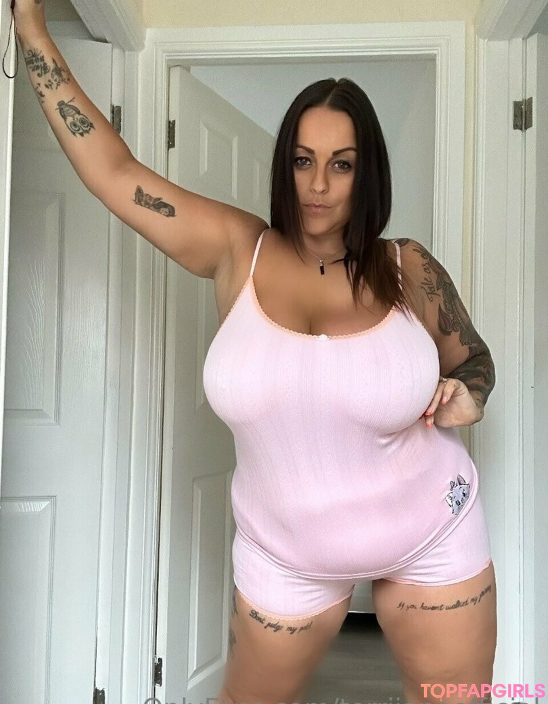 Naakte gelekte OnlyFans-foto van Terrijaneofficial #1335