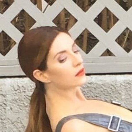 Naakte gelekte OnlyFans-foto van Anneliese Van Der Pol