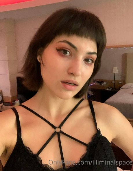 Naakte gelekte OnlyFans-foto van Illiminalspace