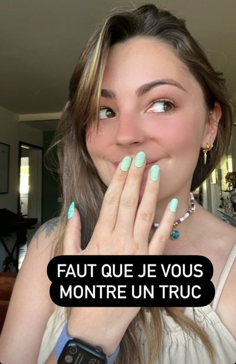 Naakte gelekte OnlyFans-foto van Roxane Asmr