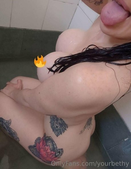 Naakte gelekte OnlyFans-foto van Yourbethy
