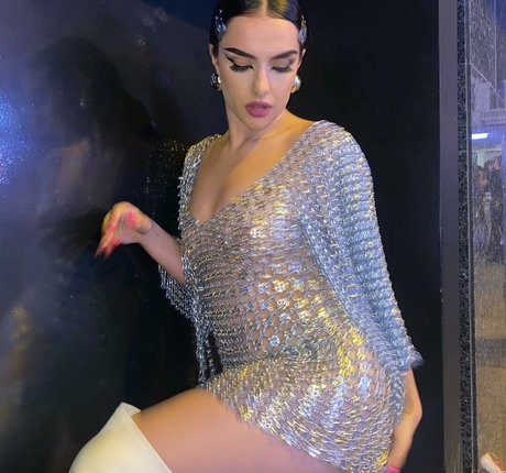 Naakte gelekte OnlyFans-foto van Marta Sango