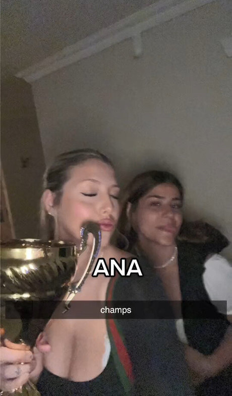 Naakte gelekte OnlyFans-foto van Anabel Kloe Lamarche