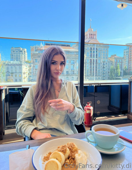 Naakte gelekte OnlyFans-foto van Kittydi