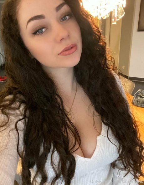 Naakte gelekte OnlyFans-foto van Moneydomk