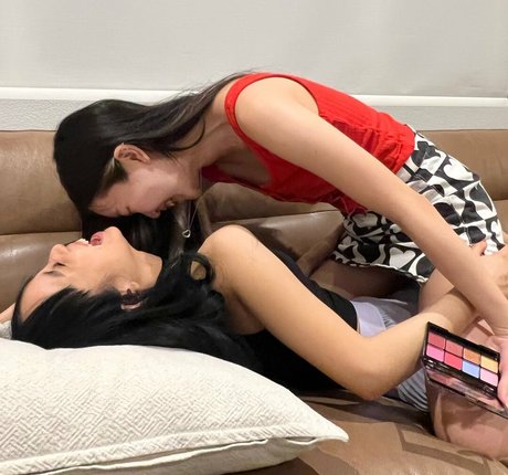 Naakte gelekte OnlyFans-foto van Leezipotato
