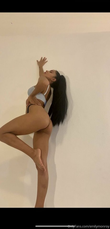 Naakte gelekte OnlyFans-foto van Emilymoonroe
