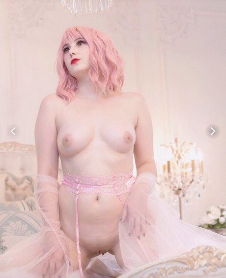 Naakte gelekte OnlyFans-foto van Littlelilylewds