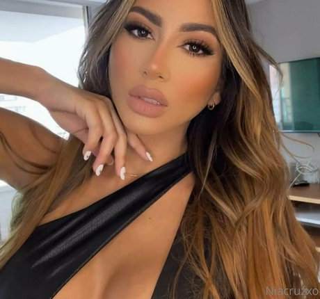 Naakte gelekte OnlyFans-foto van Niacruzxo