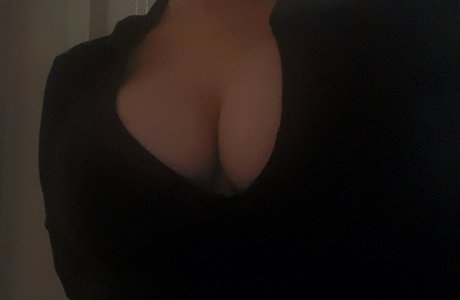 Naakte gelekte OnlyFans-foto van Moosuki