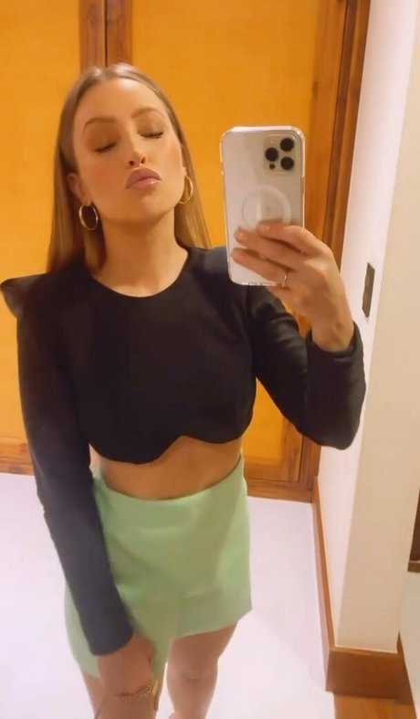 Naakte gelekte OnlyFans-foto van Carla Diaz