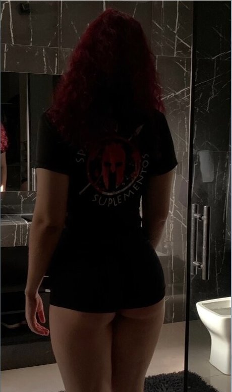Naakte gelekte OnlyFans-foto van Samara Costa