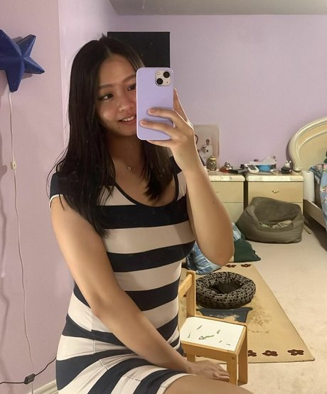 Naakte gelekte OnlyFans-foto van Queenbaddii