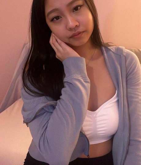 Naakte gelekte OnlyFans-foto van Queenbaddii