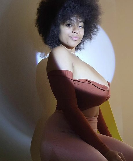 Naakte gelekte OnlyFans-foto van Cocoppop01