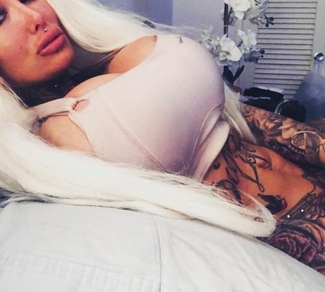 Naakte gelekte OnlyFans-foto van Kacey Diamonds
