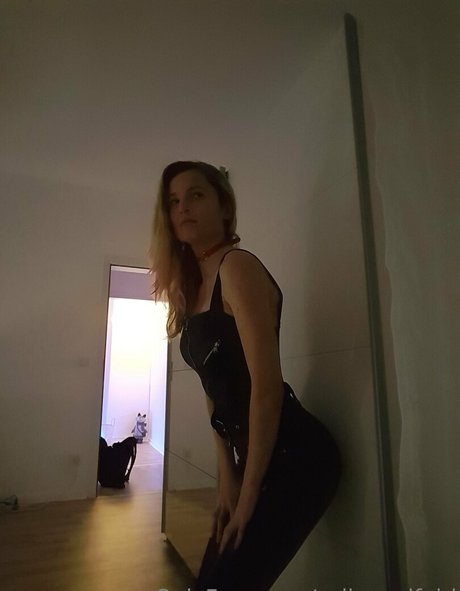 Naakte gelekte OnlyFans-foto van Sailerwolfgirl