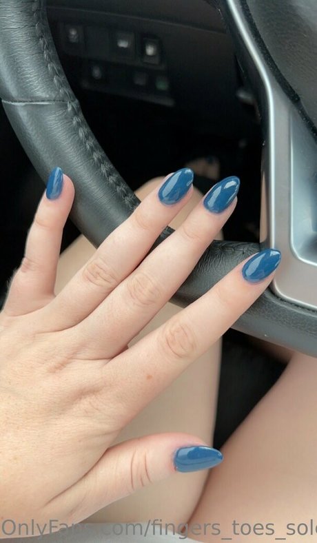 Naakte gelekte OnlyFans-foto van Fingerstoessolesfree