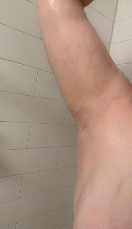 Naakte gelekte OnlyFans-foto van Fingerstoessolesfree