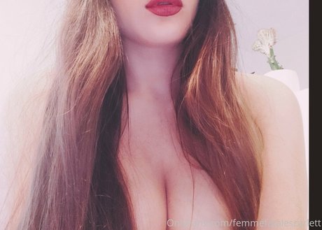 Naakte gelekte OnlyFans-foto van Bellajuliafree