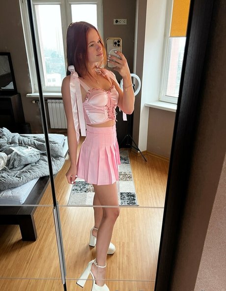 Naakte gelekte OnlyFans-foto van Afina