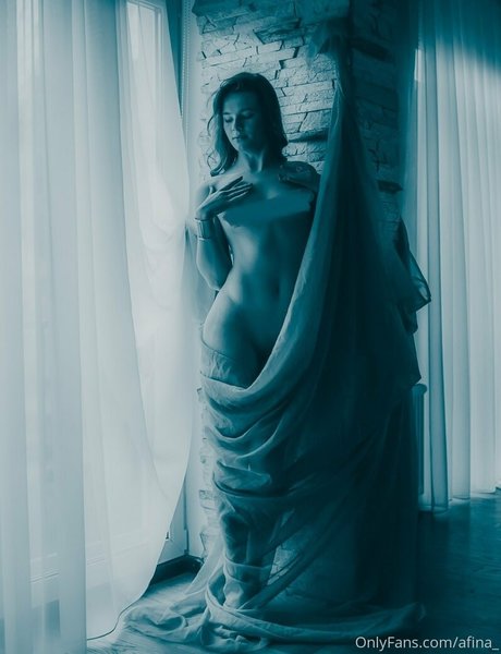 Naakte gelekte OnlyFans-foto van Afina