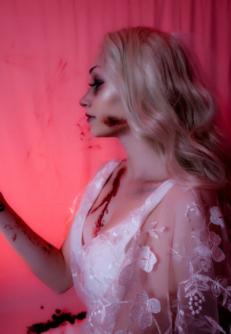 Naakte gelekte OnlyFans-foto van Louvrissa