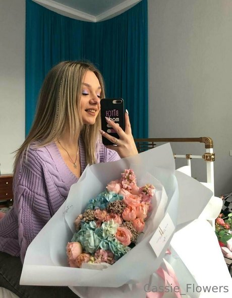 Naakte gelekte OnlyFans-foto van Cassieflower