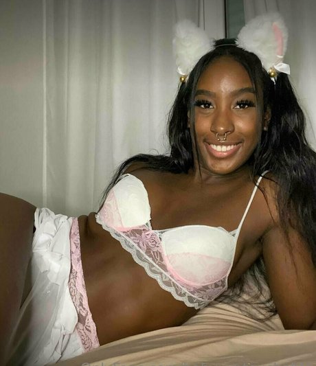 Naakte gelekte OnlyFans-foto van Babyuntouchable